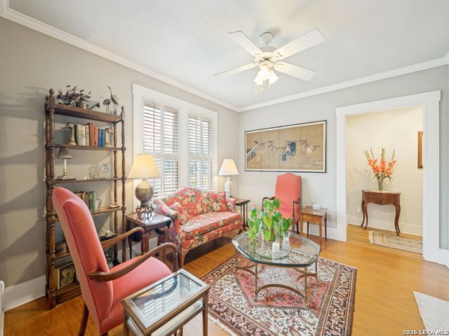217 W Morse St., Fredericksburg, TX 78624