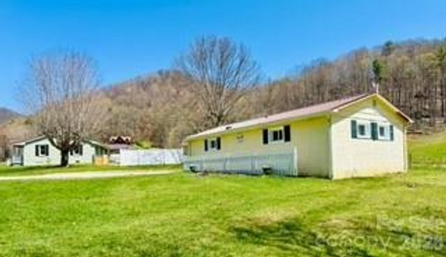 1638 Hughes Gap Road, Bakersville, NC 28705