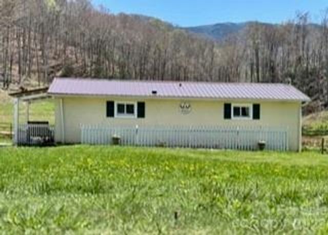 1638 Hughes Gap Road, Bakersville, NC 28705