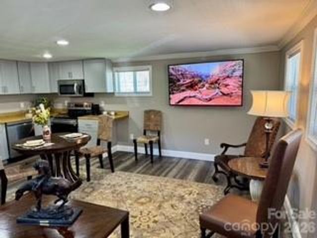 1638 Hughes Gap Road, Bakersville, NC 28705
