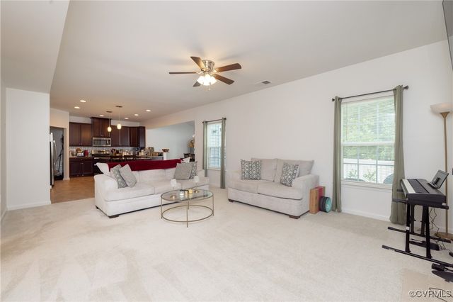 8724 Branchs Woods Ln, North Chesterfield, VA 23237