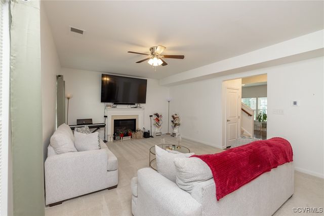 8724 Branchs Woods Ln, North Chesterfield, VA 23237