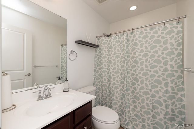 8724 Branchs Woods Ln, North Chesterfield, VA 23237