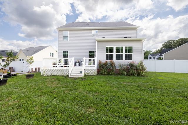 8724 Branchs Woods Ln, North Chesterfield, VA 23237