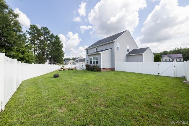 8724 Branchs Woods Ln, North Chesterfield, VA 23237