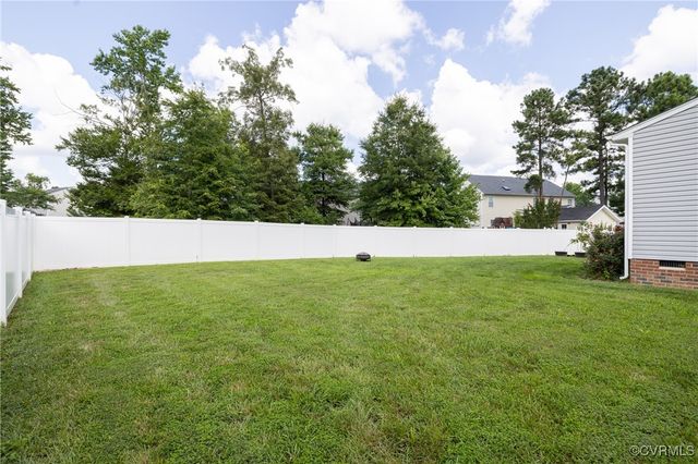 8724 Branchs Woods Ln, North Chesterfield, VA 23237