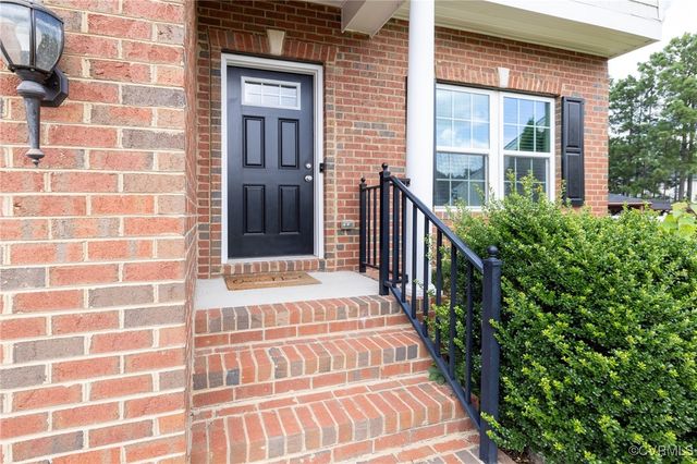 8724 Branchs Woods Ln, North Chesterfield, VA 23237