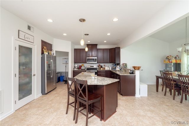 8724 Branchs Woods Ln, North Chesterfield, VA 23237
