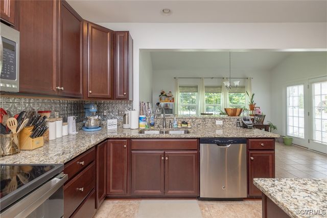 8724 Branchs Woods Ln, North Chesterfield, VA 23237