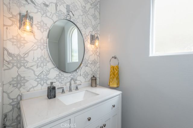 831 Frankfort Avenue, Huntington Beach, CA 92648