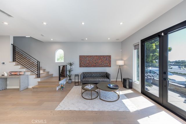 831 Frankfort Avenue, Huntington Beach, CA 92648