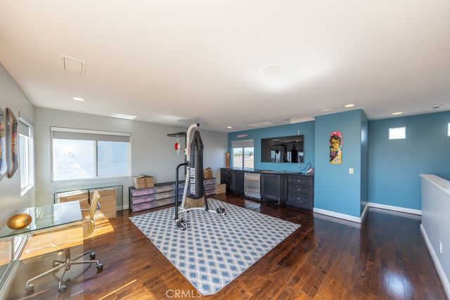 831 Frankfort Avenue, Huntington Beach, CA 92648