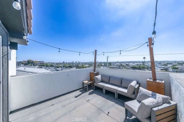 831 Frankfort Avenue, Huntington Beach, CA 92648