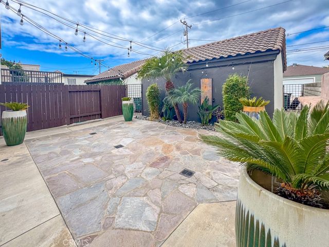 831 Frankfort Avenue, Huntington Beach, CA 92648