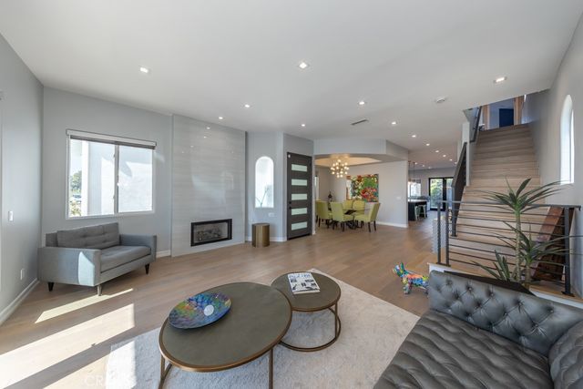 831 Frankfort Avenue, Huntington Beach, CA 92648