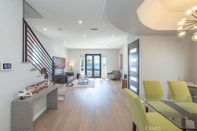 831 Frankfort Avenue, Huntington Beach, CA 92648