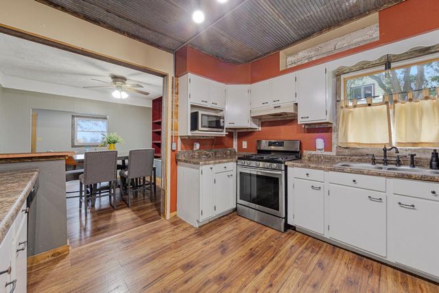 303 3rd Street N, Ellendale, MN 56026