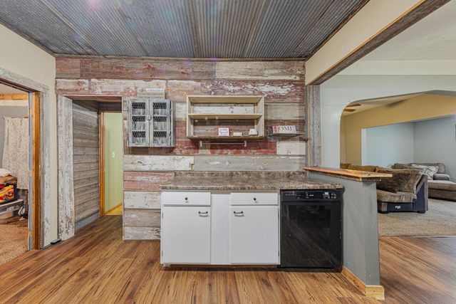 303 3rd Street N, Ellendale, MN 56026