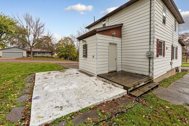 303 3rd Street N, Ellendale, MN 56026