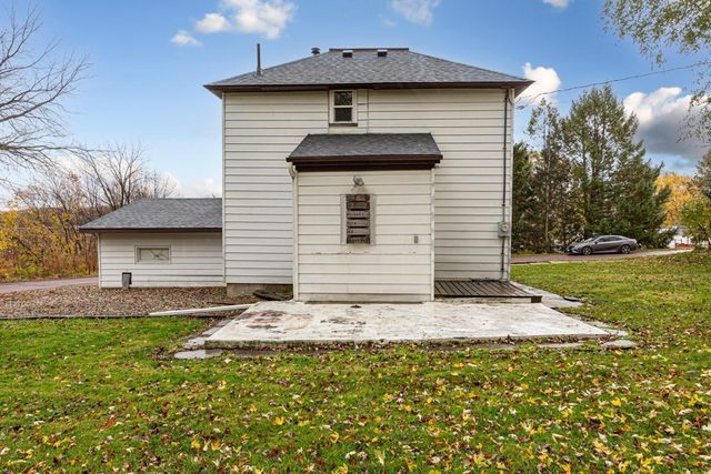 303 3rd Street N, Ellendale, MN 56026