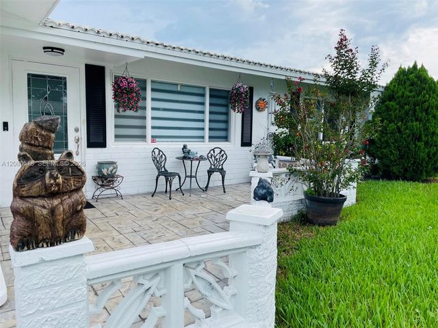 8543 NW 13th Court, Plantation, FL 33322
