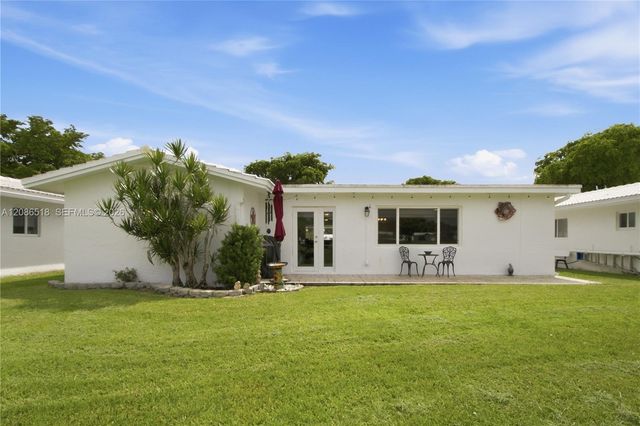 8543 NW 13th Court, Plantation, FL 33322