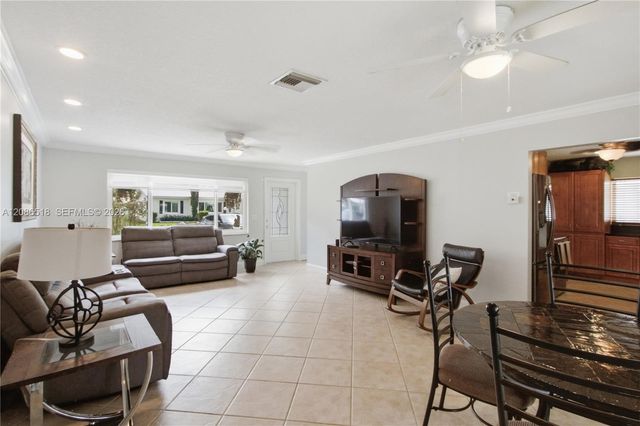 8543 NW 13th Court, Plantation, FL 33322