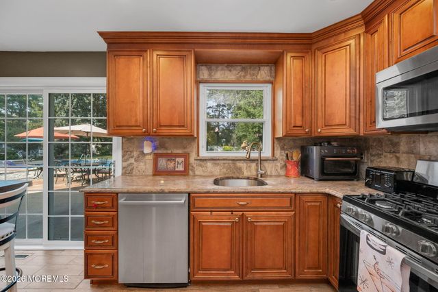 122 Hibernia Way, Freehold, NJ 07728