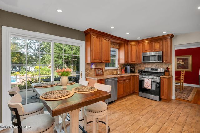 122 Hibernia Way, Freehold, NJ 07728