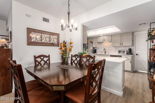 653 W Redondo Place, Green Valley, AZ 85614