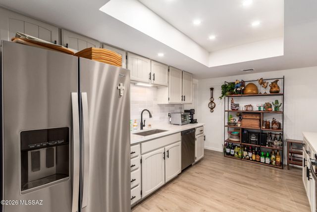 653 W Redondo Place, Green Valley, AZ 85614