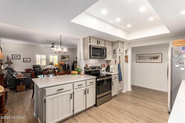 653 W Redondo Place, Green Valley, AZ 85614