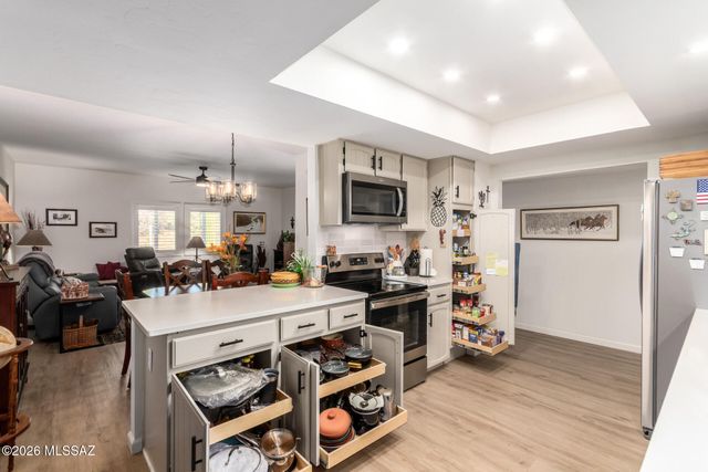 653 W Redondo Place, Green Valley, AZ 85614