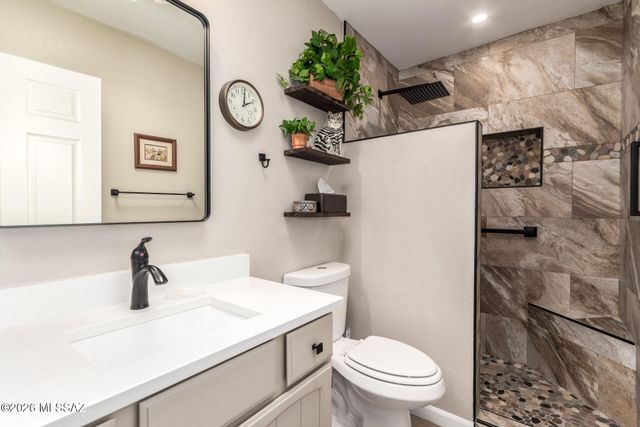 653 W Redondo Place, Green Valley, AZ 85614