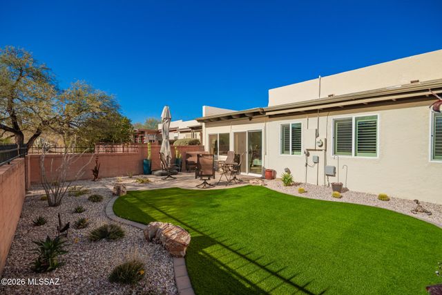 653 W Redondo Place, Green Valley, AZ 85614