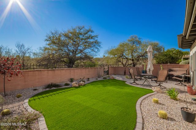 653 W Redondo Place, Green Valley, AZ 85614