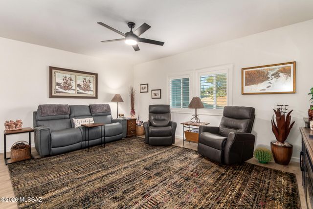 653 W Redondo Place, Green Valley, AZ 85614