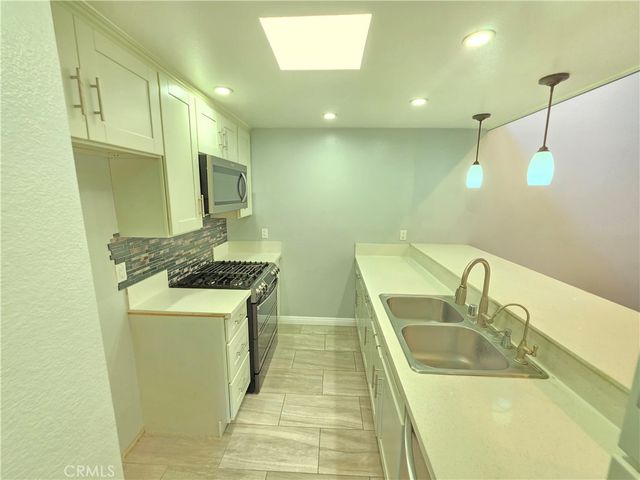 11107 Arminta Street 22, Sun Valley, CA 91352
