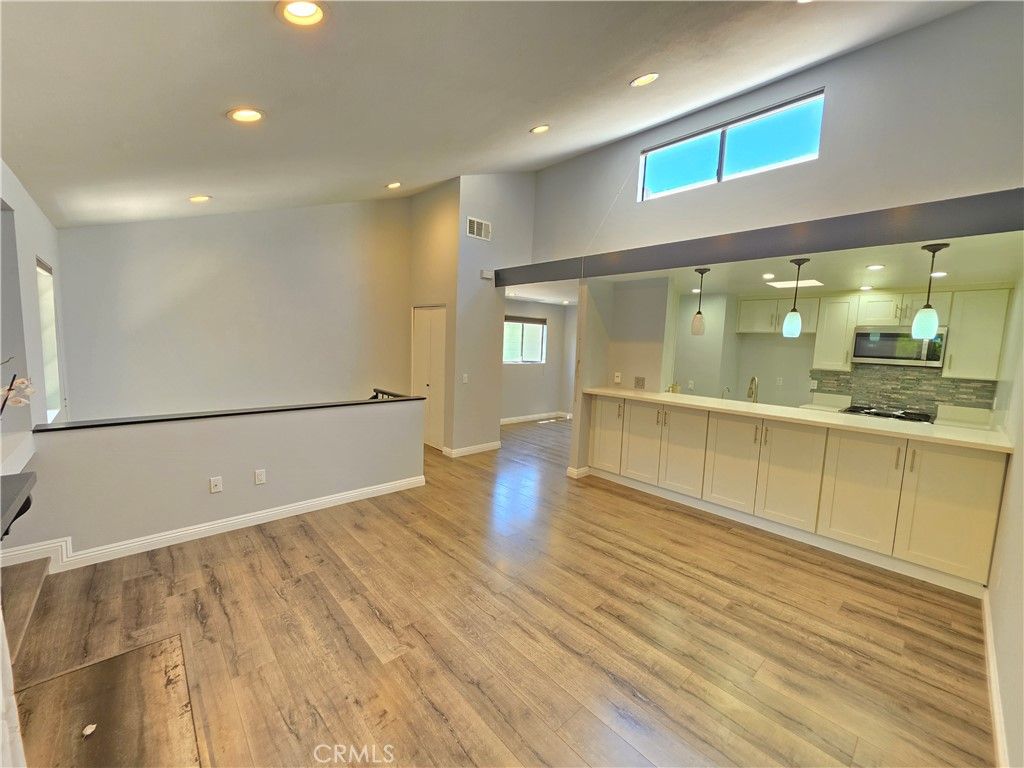11107 Arminta Street 22, Sun Valley, CA 91352