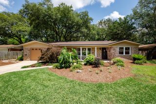 526 NW Cheshire Avenue, Fort Walton Beach, FL 32547