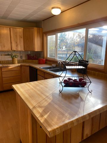 1726 Kane Street, Klamath Falls, OR 97603