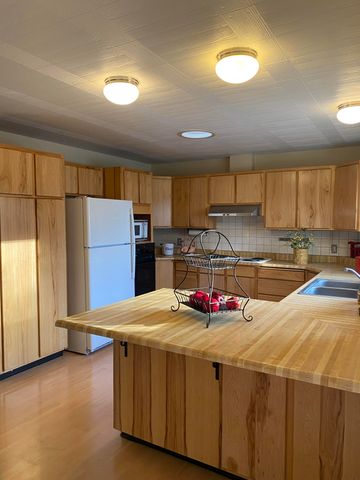 1726 Kane Street, Klamath Falls, OR 97603