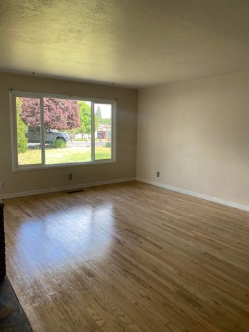 1726 Kane Street, Klamath Falls, OR 97603