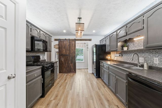 3430 Middleton Dr, Rockvale, TN 37153
