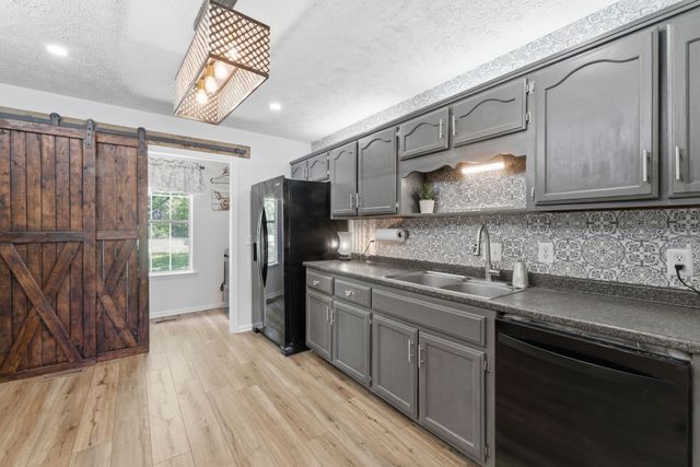 3430 Middleton Dr, Rockvale, TN 37153