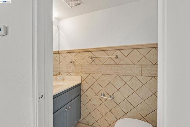 260 Estabrook St, San Leandro, CA 94577
