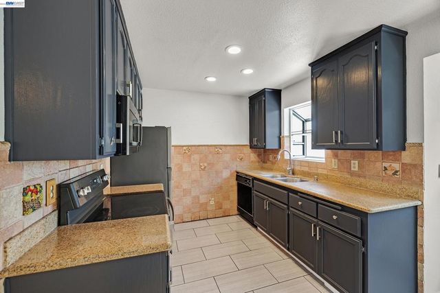 260 Estabrook St, San Leandro, CA 94577