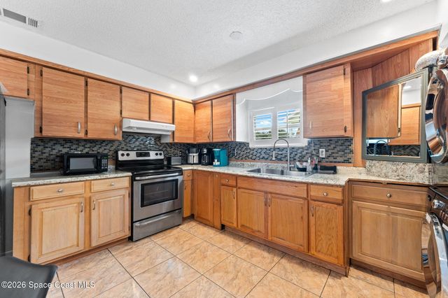 1526 Magnolia Street NE, Palm Bay, FL 32905