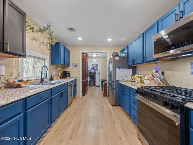 410 N Timberly Lane, Burgaw, NC 28425