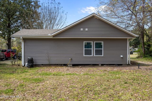 410 N Timberly Lane, Burgaw, NC 28425